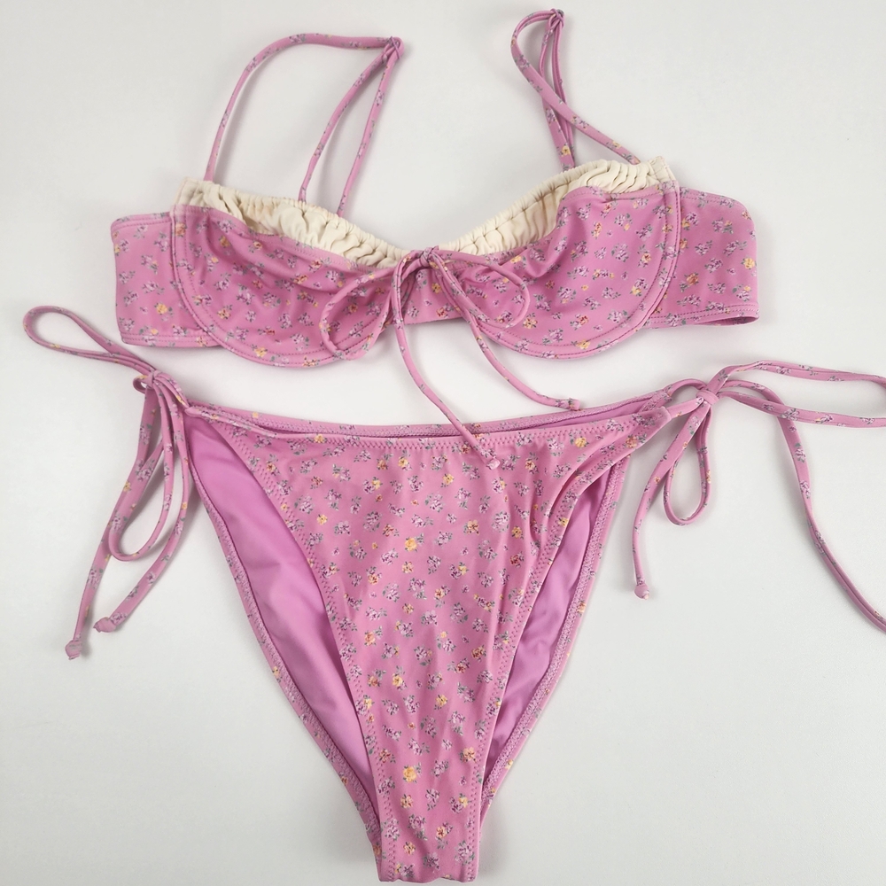 PacSun Pink and Cream Floral Bikini Top, Size M/L, Coastal, Feminine, Bohemian